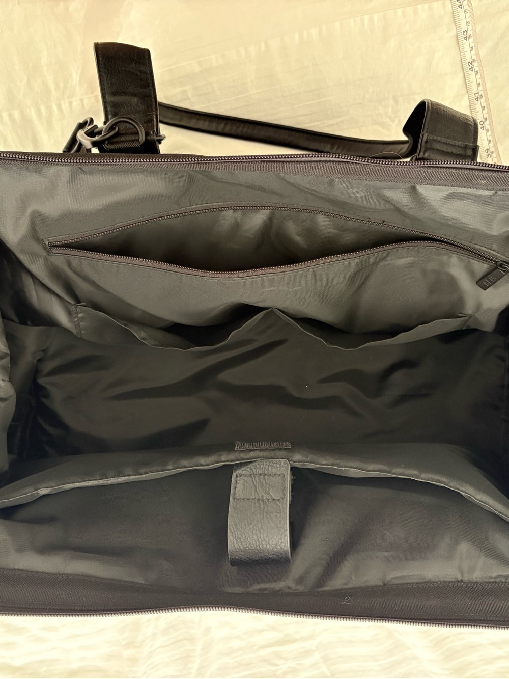 Beis Classic Weekender Bag Black Standard Size - Picture 9 of 9